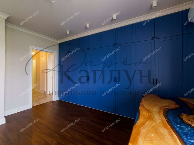 четырёхкомнатная квартира на улице Максима Горького дом 43