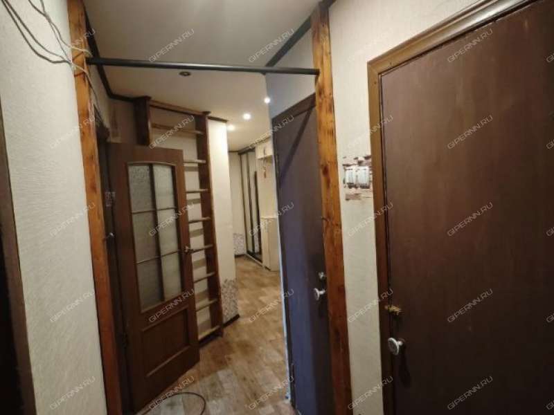 четырёхкомнатная квартира в 2-м микрорайоне дом 1 город Кстово