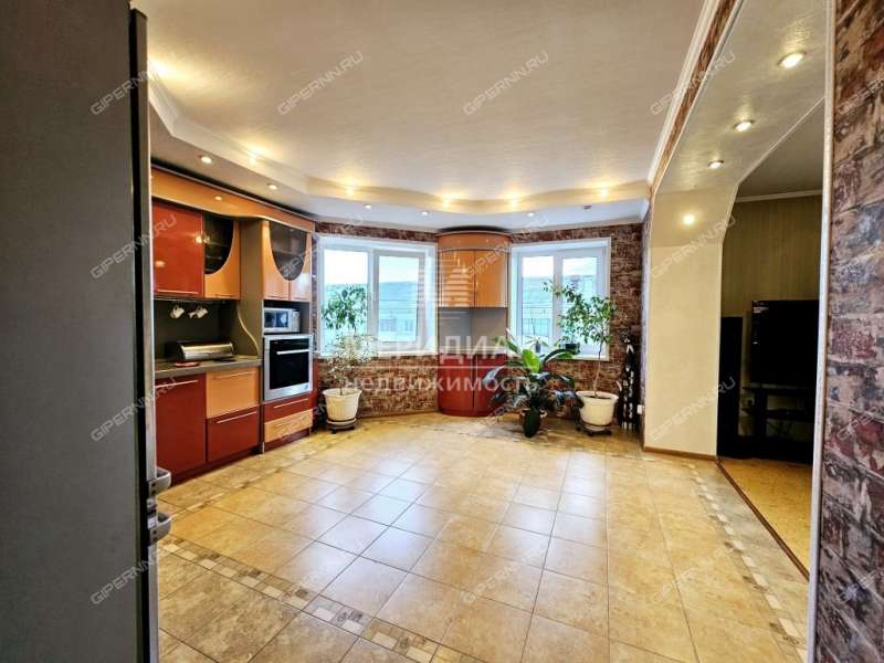 трёхкомнатная квартира на улице Ленина дом 161/2 город Бор