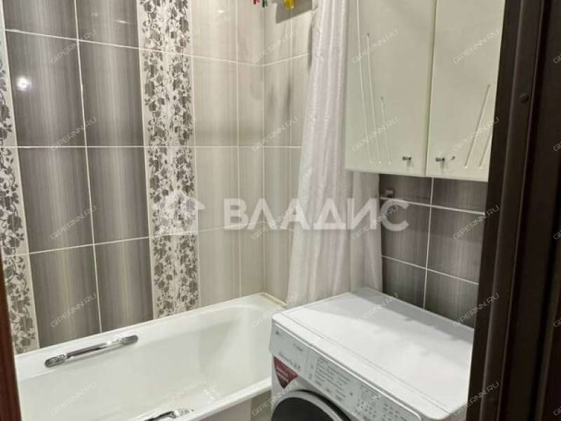 трёхкомнатная квартира на улице Старых Производственников дом 20