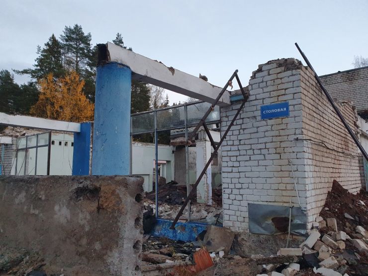 Разрушенная столовая. Фото: Ксения Ражева