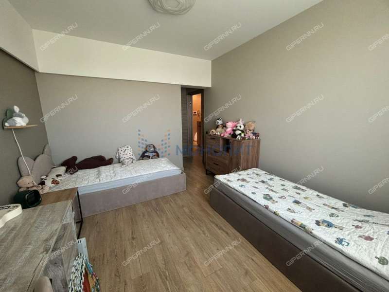 трёхкомнатная квартира на бульваре 60-летия Октября дом 25 к3