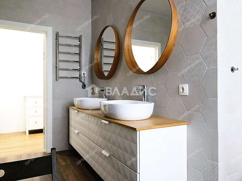 трёхкомнатная квартира на Ошарской улице дом 16