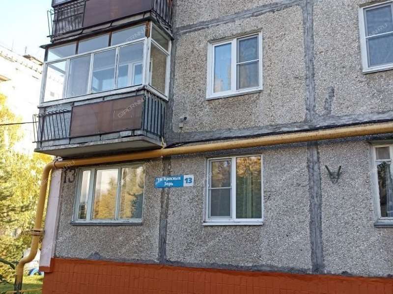 трёхкомнатная квартира на улице Красных Зорь дом 13