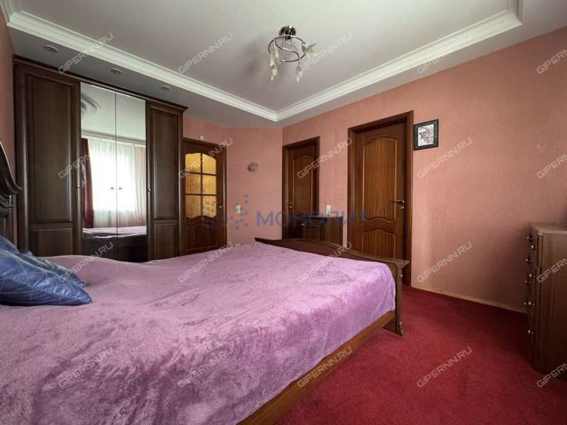 трёхкомнатная квартира на Керченской улице дом 28