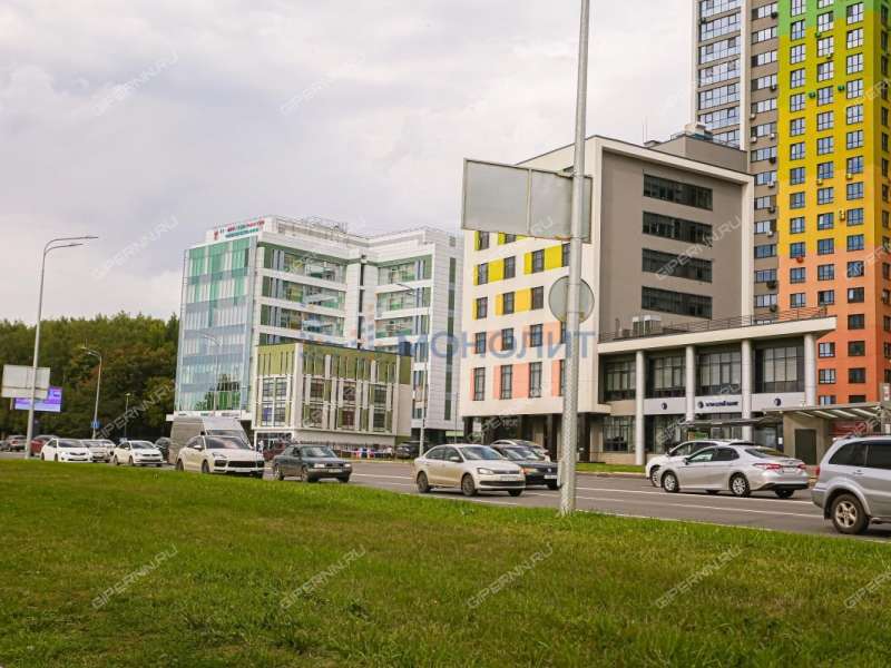 здание под недвижимость под медицинские учреждения, недвижимость под образовательные учреждения на улице Родионова