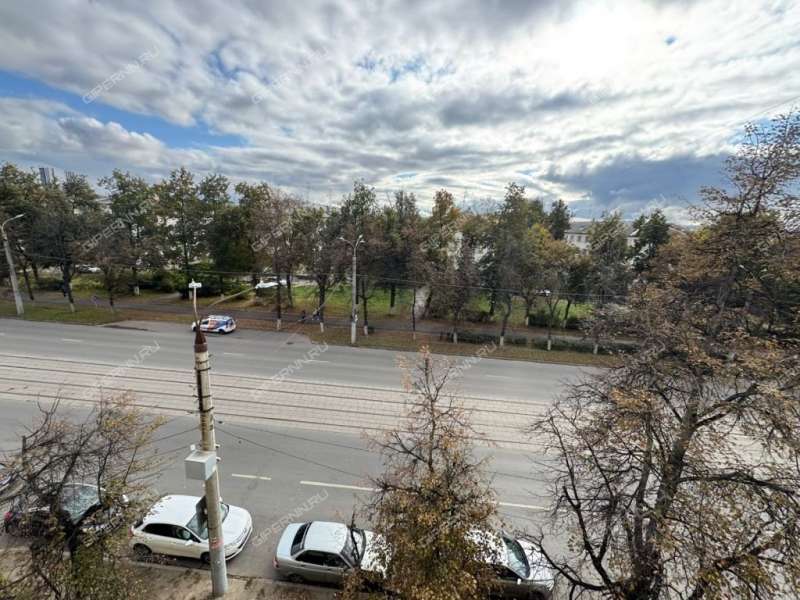 трёхкомнатная квартира на проспекте Кирова дом 6