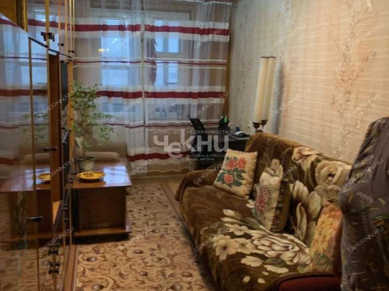 трёхкомнатная квартира на улице Красных Зорь дом 23