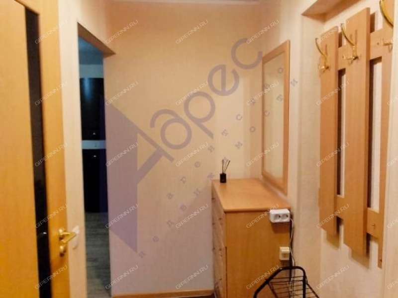 трёхкомнатная квартира на Горловской улице дом 5