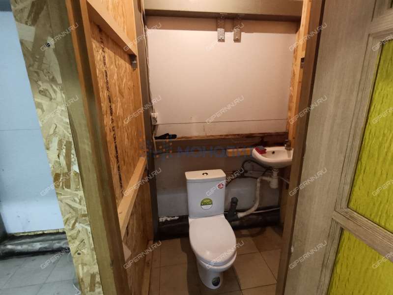 здание под торговую площадь, производственную площадь на улице Коминтерна город Павлово