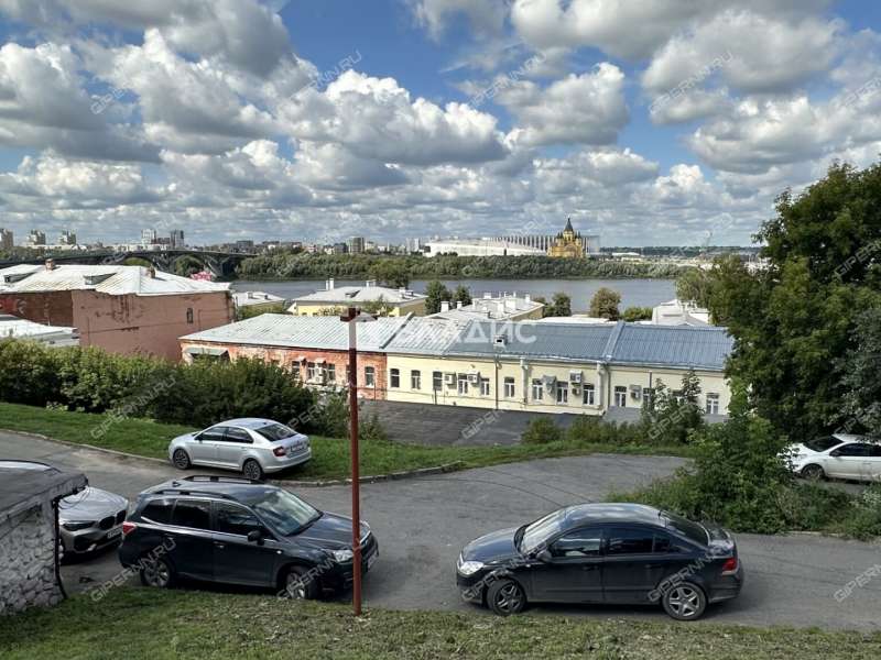 здание под офис, торговую площадь на Рождественской улице