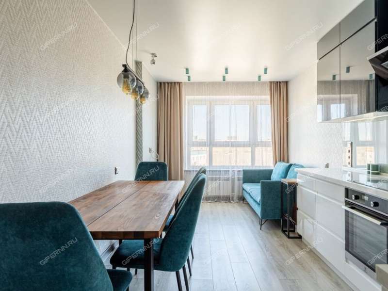 трёхкомнатная квартира на бульваре 60-летия Октября дом 21 к1