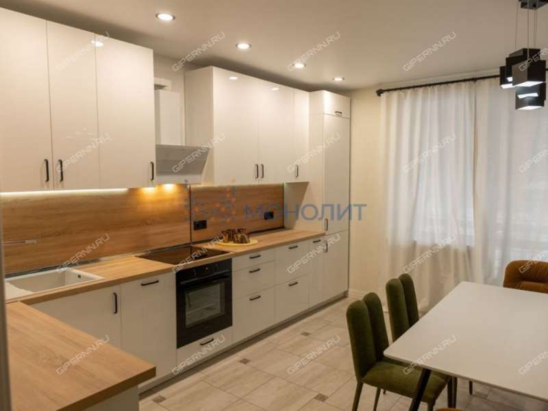 трёхкомнатная квартира на площади Свободы дом 7