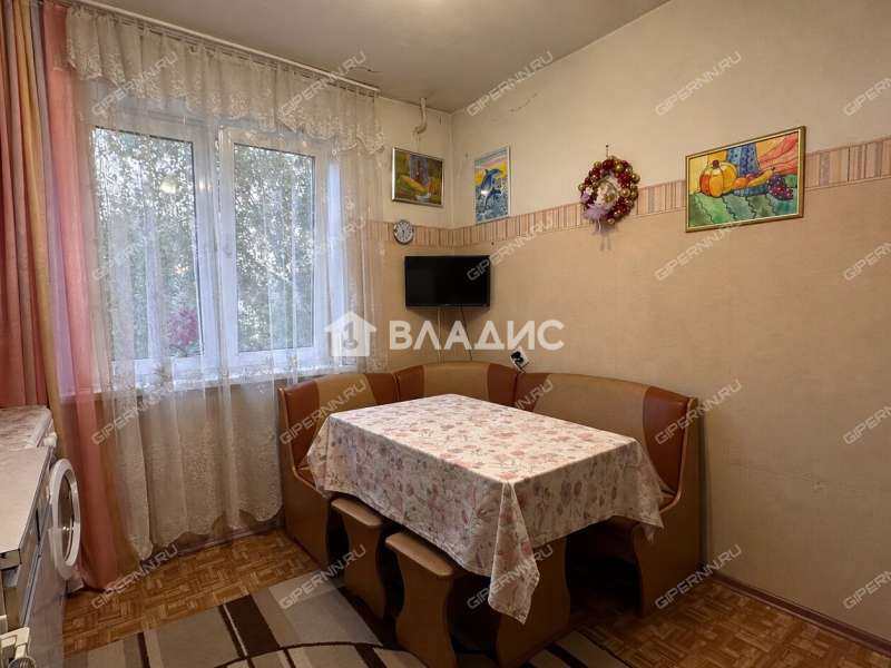 трёхкомнатная квартира на улице Красных Зорь дом 15