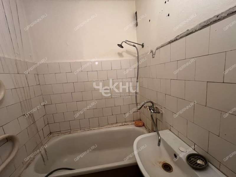 трёхкомнатная квартира на улице Дружаева дом 5