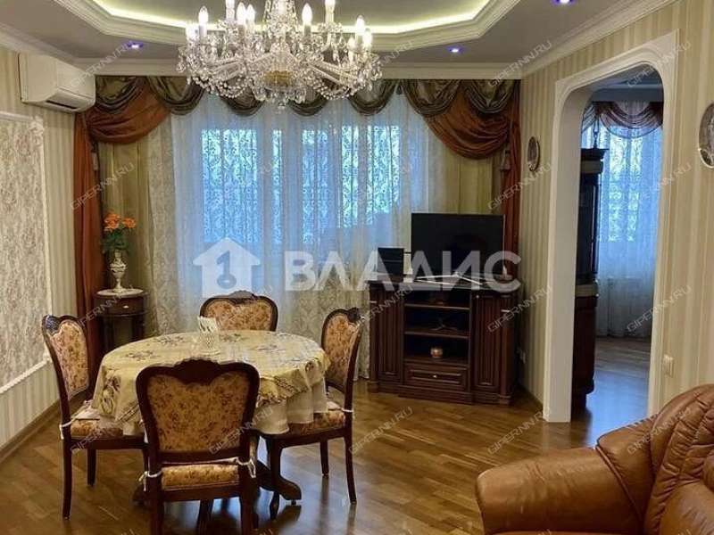 четырёхкомнатная квартира на улице Дунаева дом 8