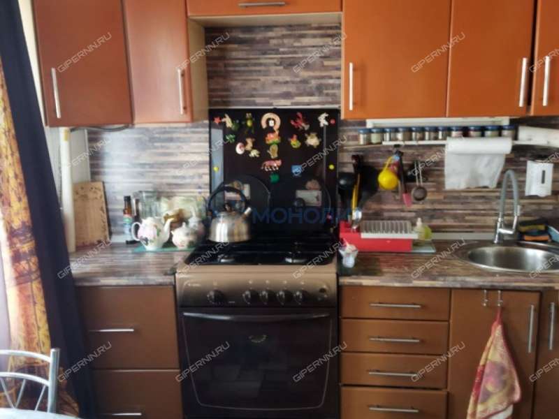 дом на Центральной улице село Дубское