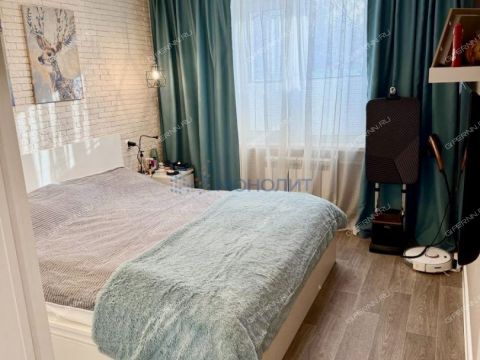 4-komnatnaya-ul-strokina-d-18 фото