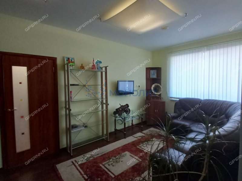 здание под офис, недвижимость под образовательные учреждения на Деловой улице