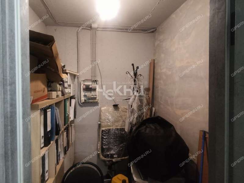 помещение под коммерческую недвижимость на Артельной улице