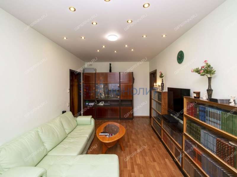 четырёхкомнатная квартира на улице Сурикова дом 16