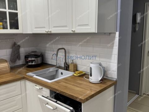 4-komnatnaya-ul-strokina-d-18 фото