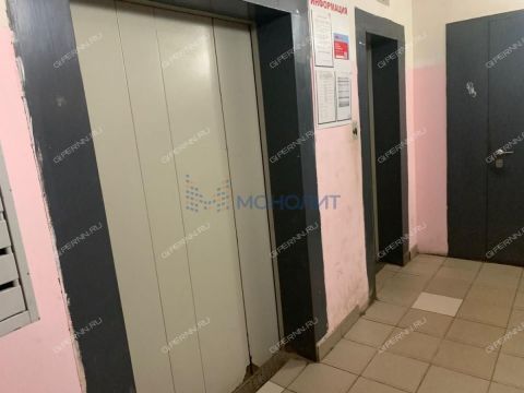 3-komnatnaya-ul-vyatskaya-d-1 фото