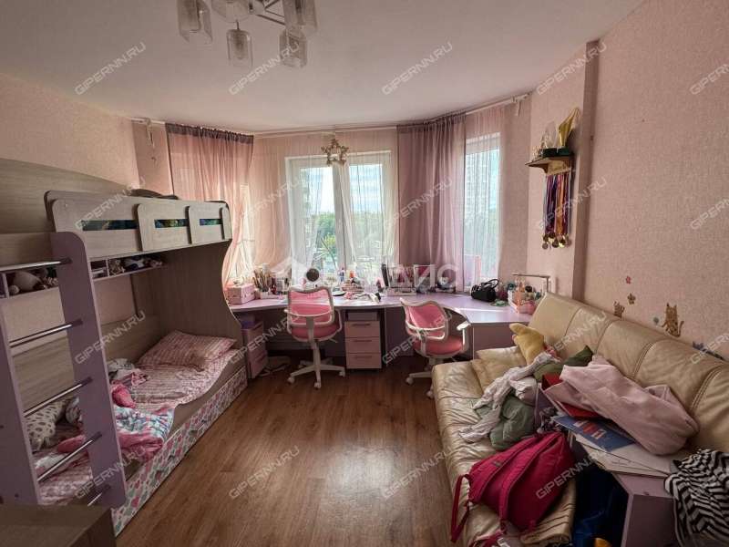 трёхкомнатная квартира на Первоцветной улице дом 6