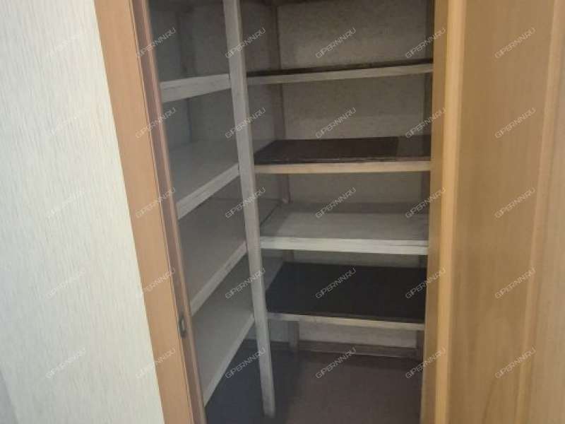 четырёхкомнатная квартира на Керченской улице дом 22