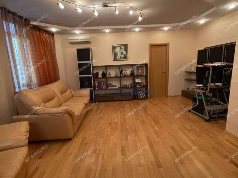 четырёхкомнатная квартира на улице Нестерова дом 33