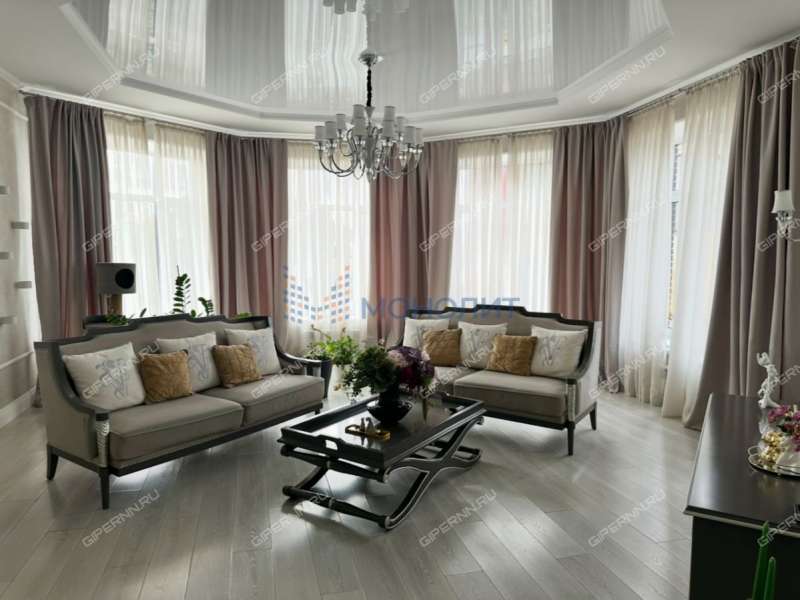 дом в слободе Верхнепечёрская