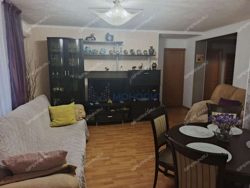 трёхкомнатная квартира на улице Александра Хохлова дом 21