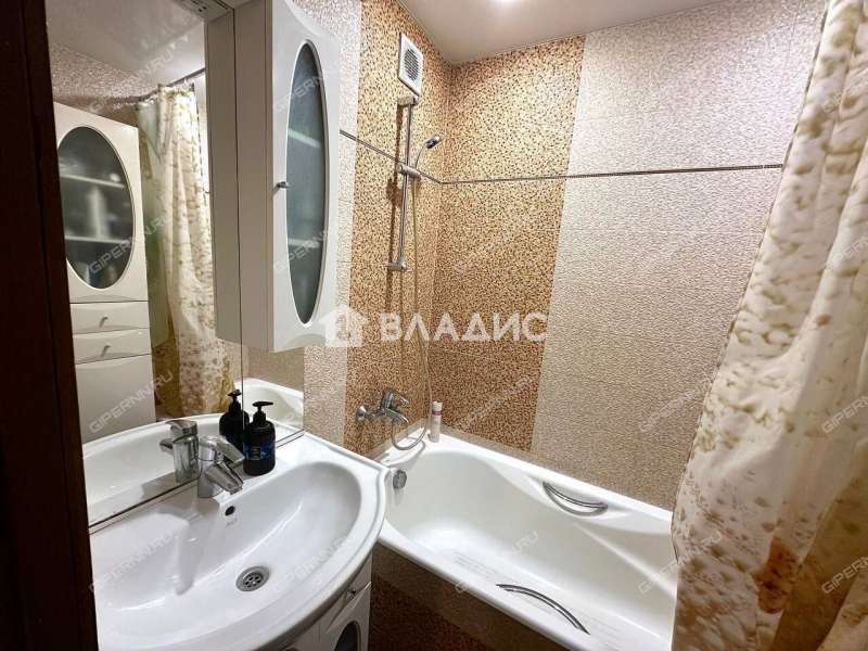 трёхкомнатная квартира на улице Челюскинцев дом 27