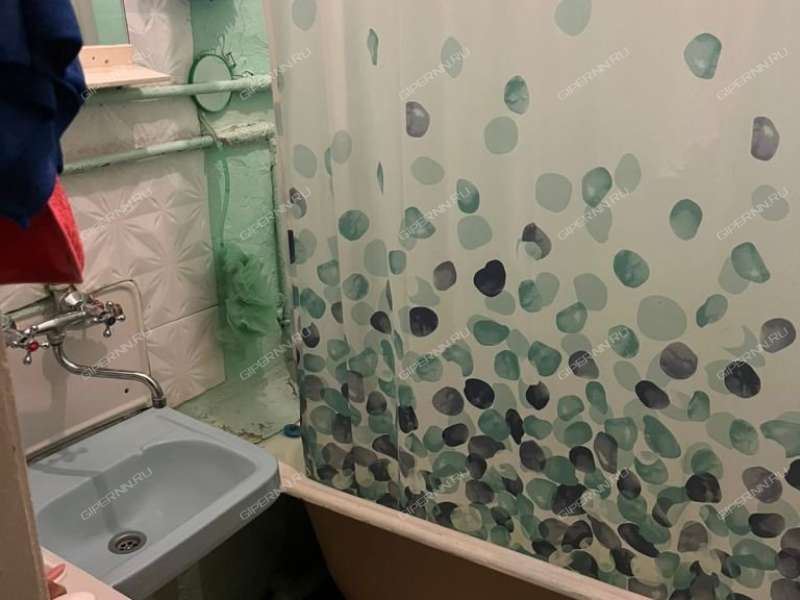 комната в доме 13 на улице Героя Советского Союза Поющева