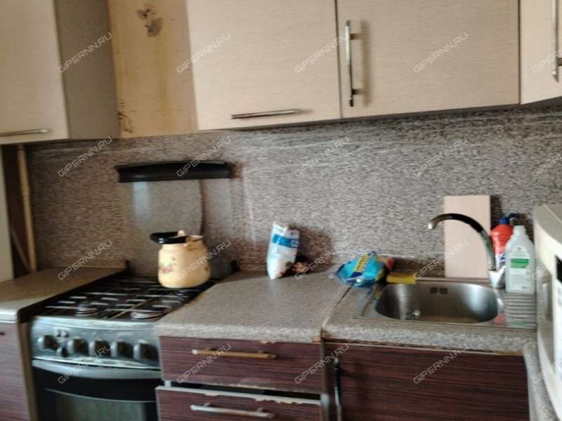 трёхкомнатная квартира в 3-м микрорайоне дом 8 город Кстово