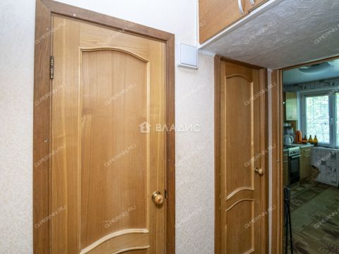2-komnatnaya-b-r-zarechnyy-d-9 фото