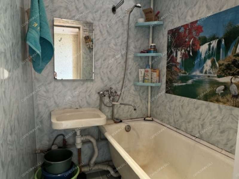 двухкомнатная квартира в 2-м микрорайоне дом 13 город Кстово