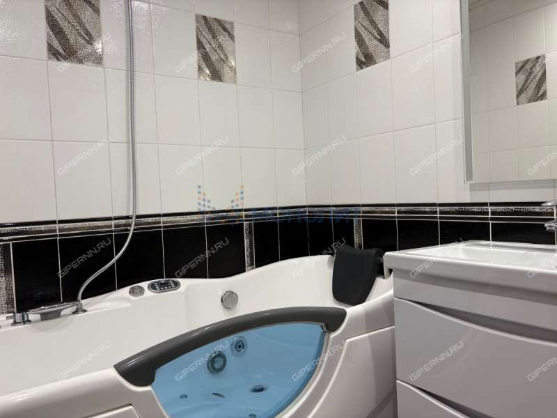 двухкомнатная квартира на улице Строкина дом 18