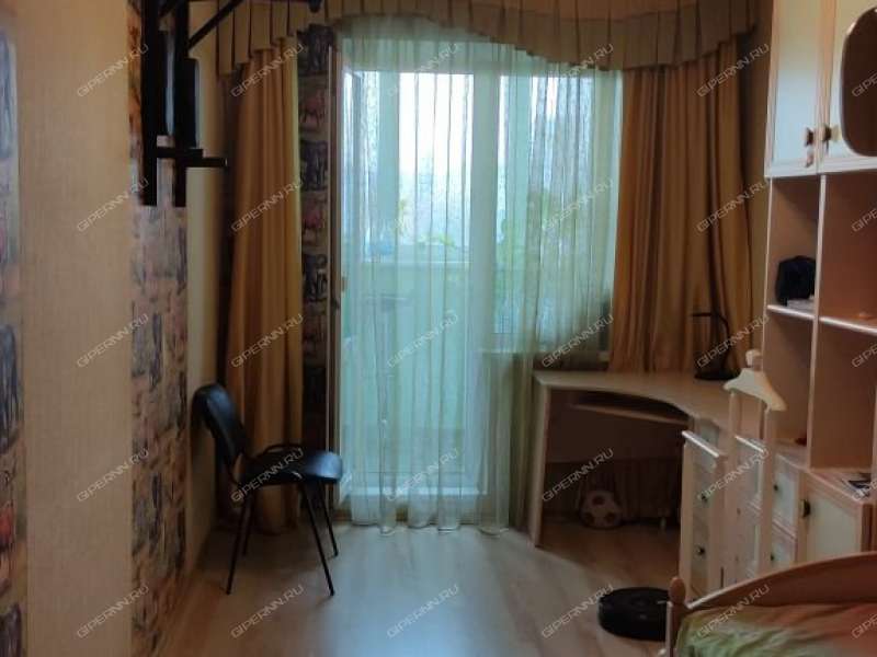 трёхкомнатная квартира на улице Коминтерна дом 22