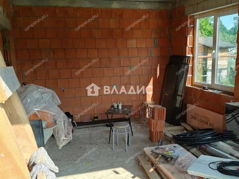 дом на  территория СНТ Золотое Руно