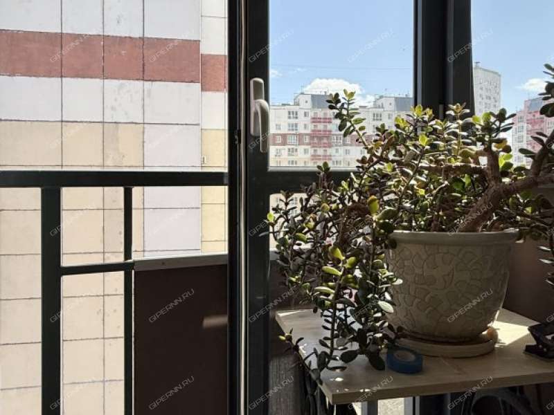 трёхкомнатная квартира на бульваре 60-летия Октября дом 25 к2