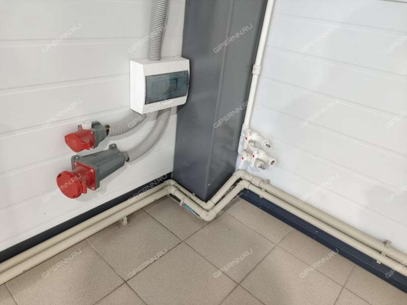 здание под торговую площадь, недвижимость под автобизнес на улице Федосеенко