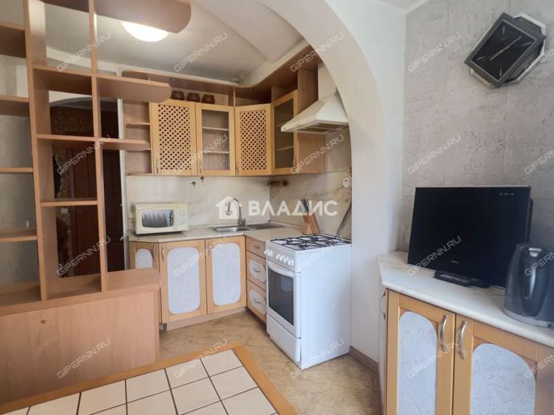 трёхкомнатная квартира на улице Челюскинцев дом 23