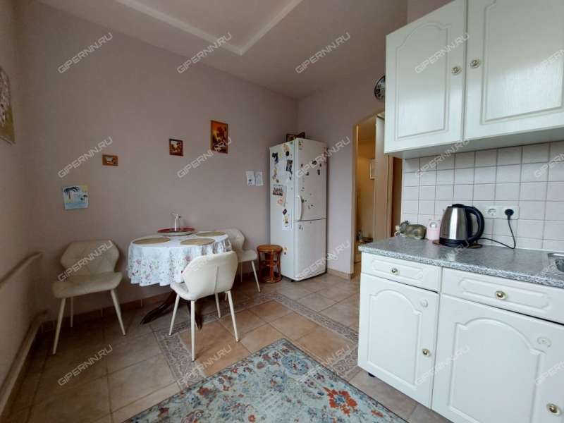 трёхкомнатная квартира на проспекте Кирова дом 6