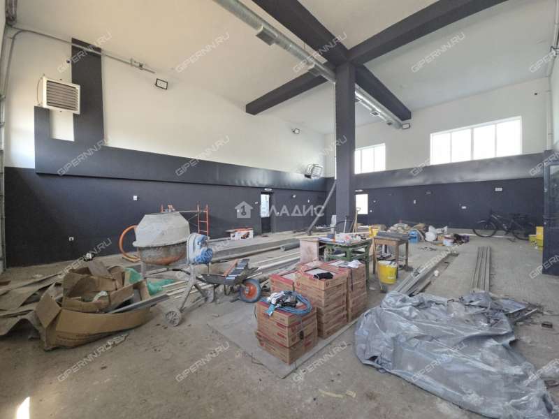 здание под офис, торговую площадь на улице Ларина