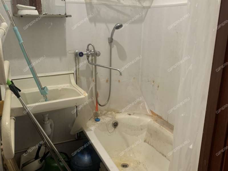 трёхкомнатная квартира на улице Федосеенко дом 94