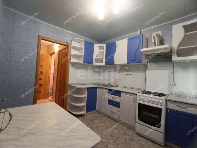 двухкомнатная квартира на улице Верхнепечёрская дом 12