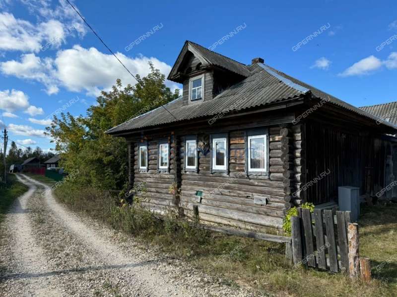 дом на улице Приозёрная село Нестиары