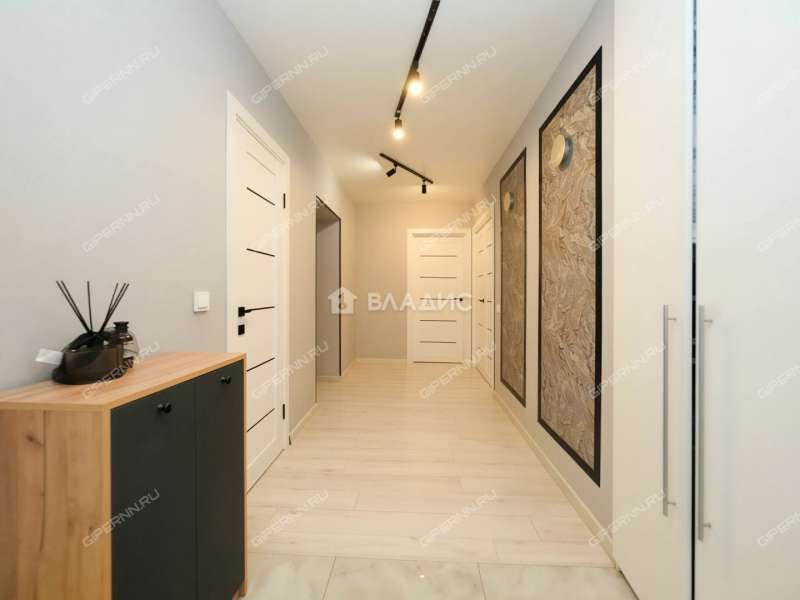 трёхкомнатная квартира на Керченской улице дом 28