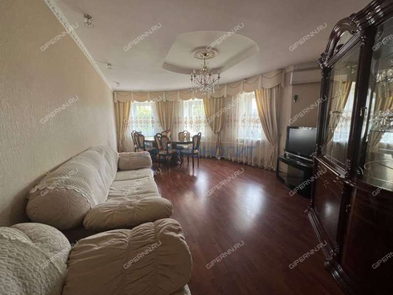 трёхкомнатная квартира на улице Бурденко дом 35